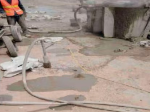 大竹水泥混凝土路面板底注浆技术 路面脱空注浆整治方案